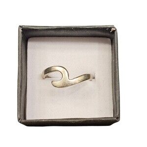 Sterling Silver Wave Ring Size 7 3/4